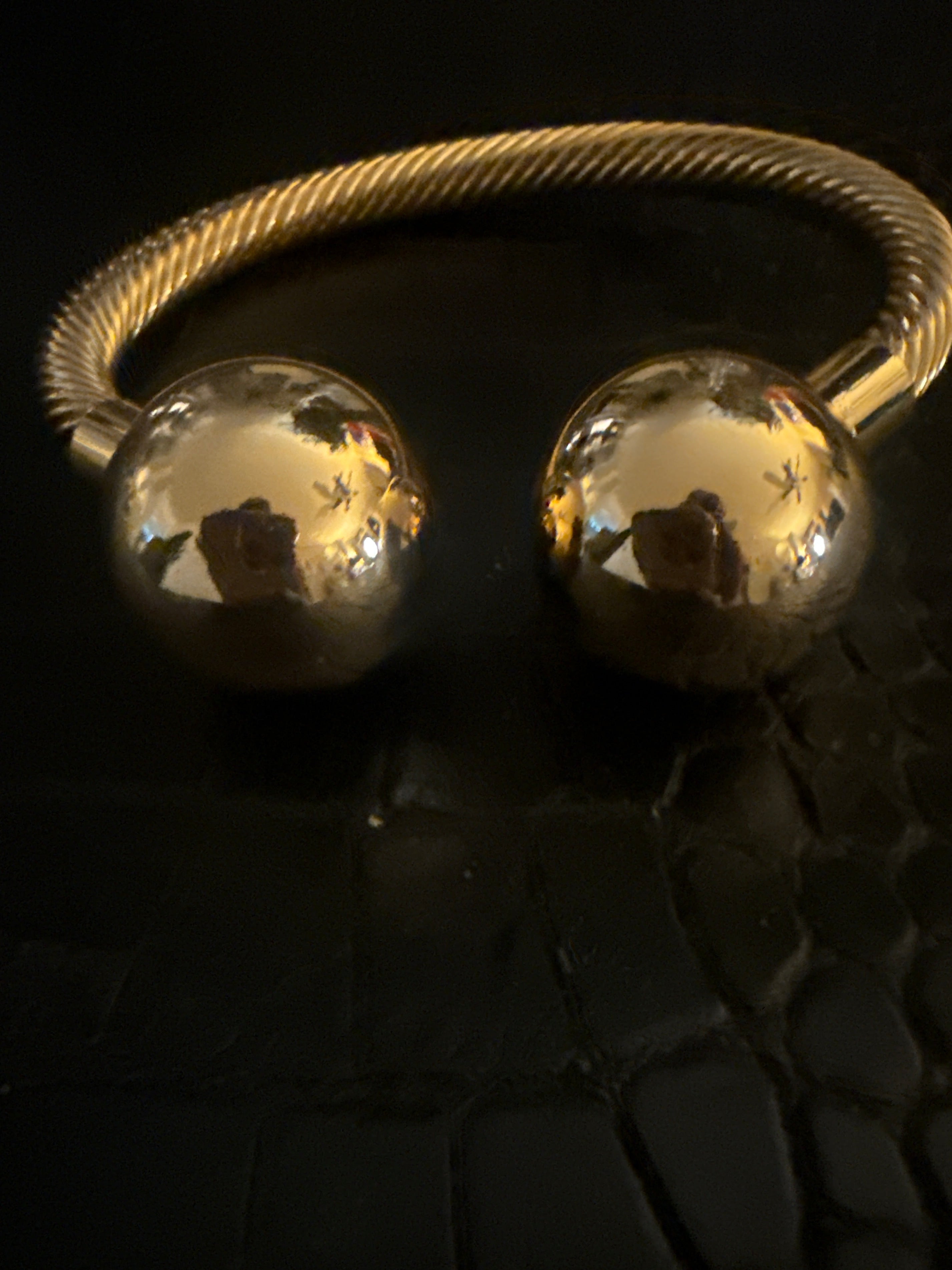 Large medal bracelet with balls