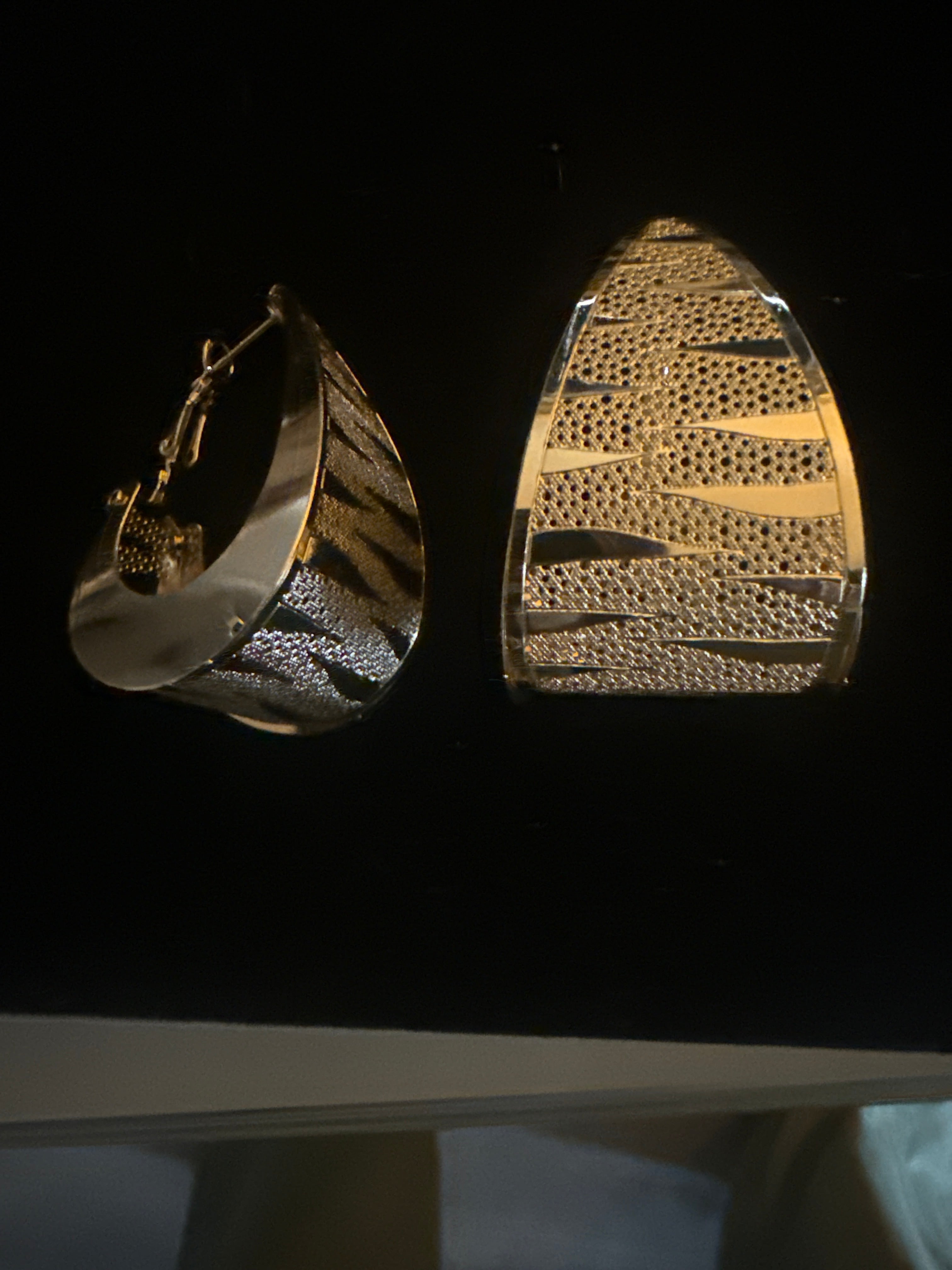 Puffy sling back earrings