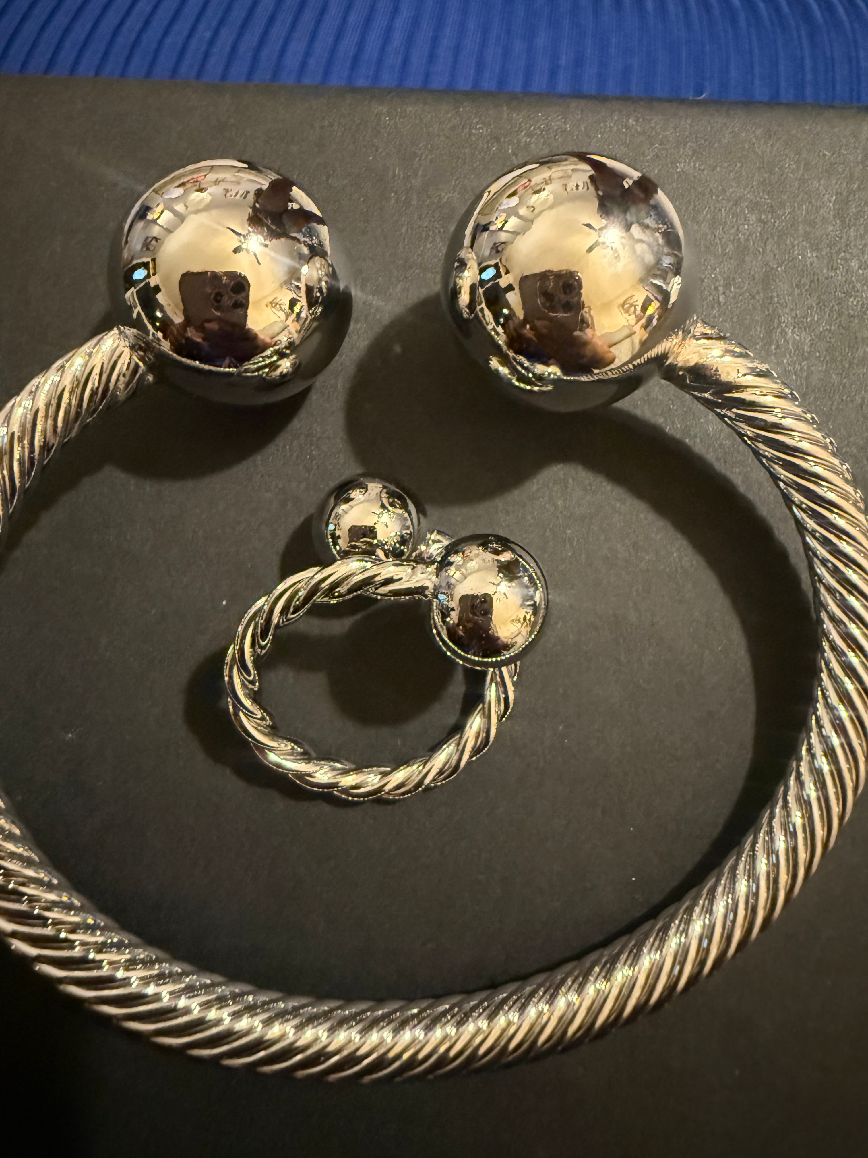 Sliver- wire metal bracelet w/balls